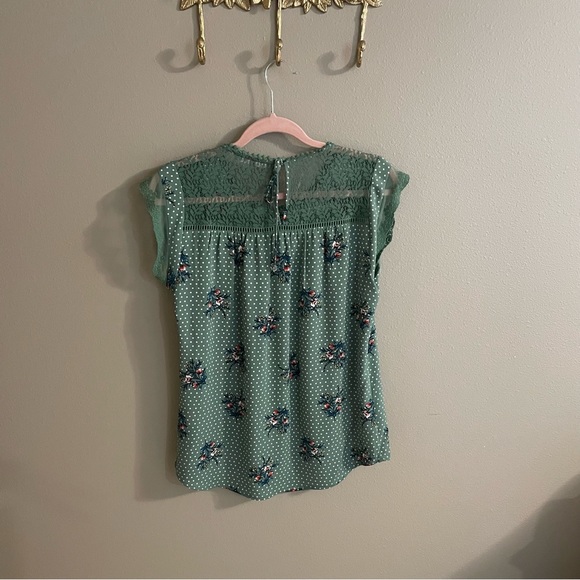 Daniel Rainn Sleeveless Floral Blouse - Picture 2 of 4